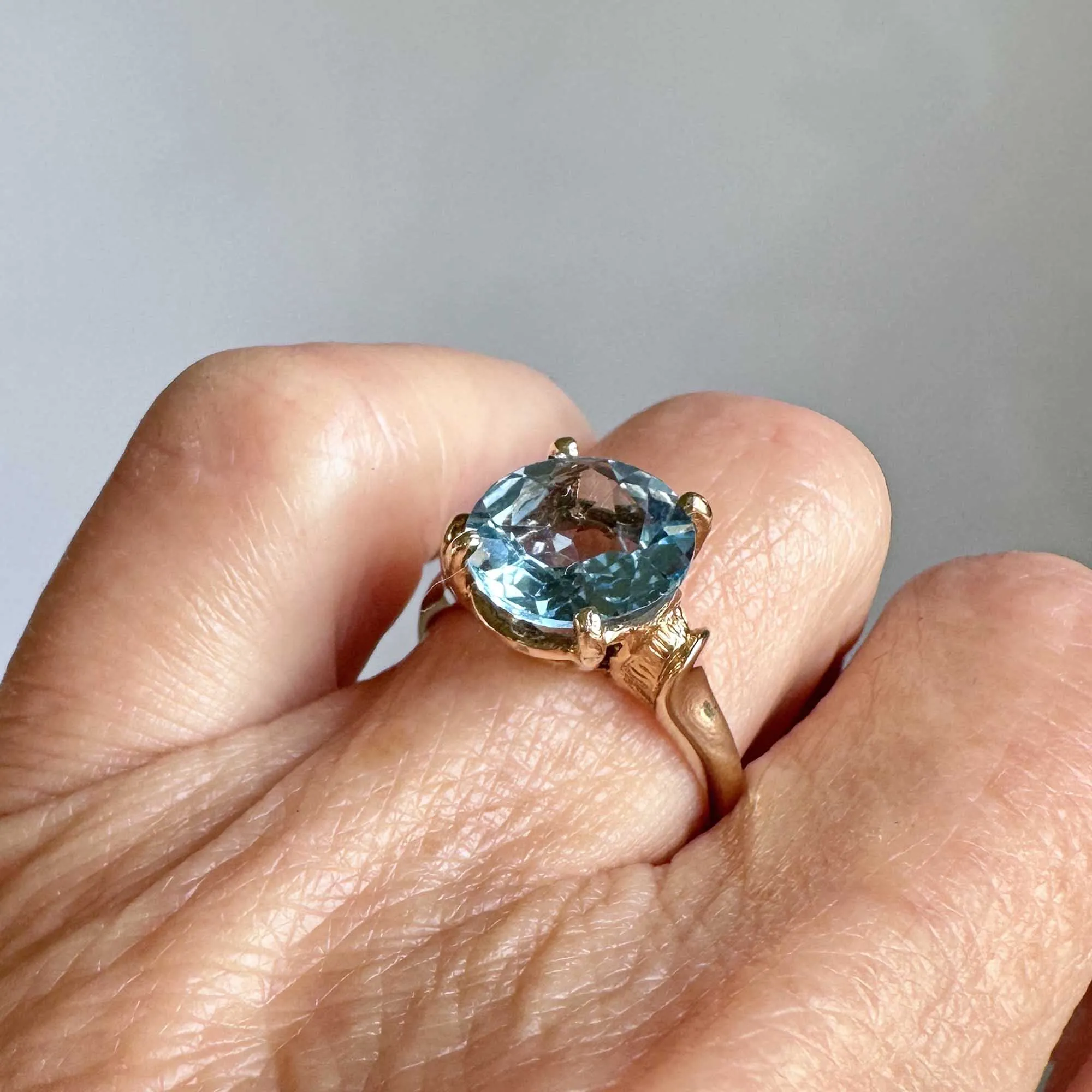 Fine Vintage 4.5 Carat Swiss Blue Topaz Ring in Gold