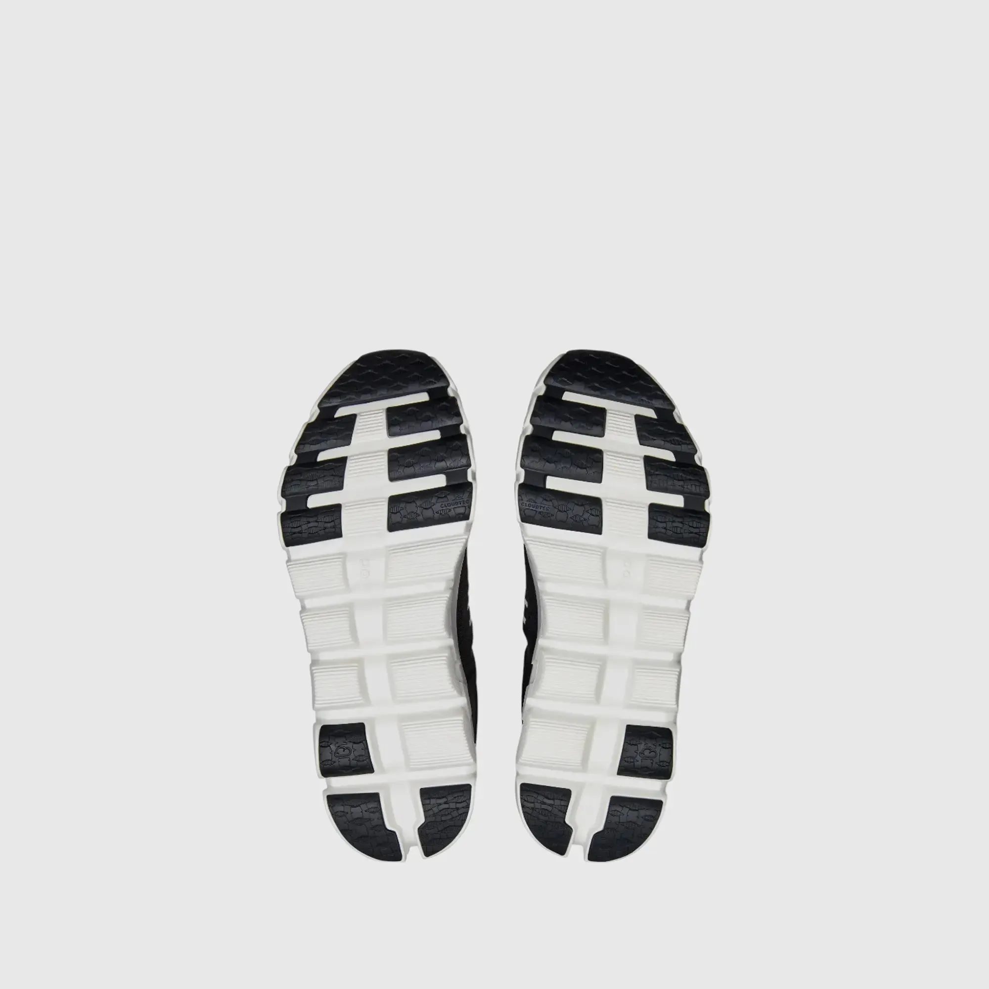 On Men's Cloud Flow 4 Black White