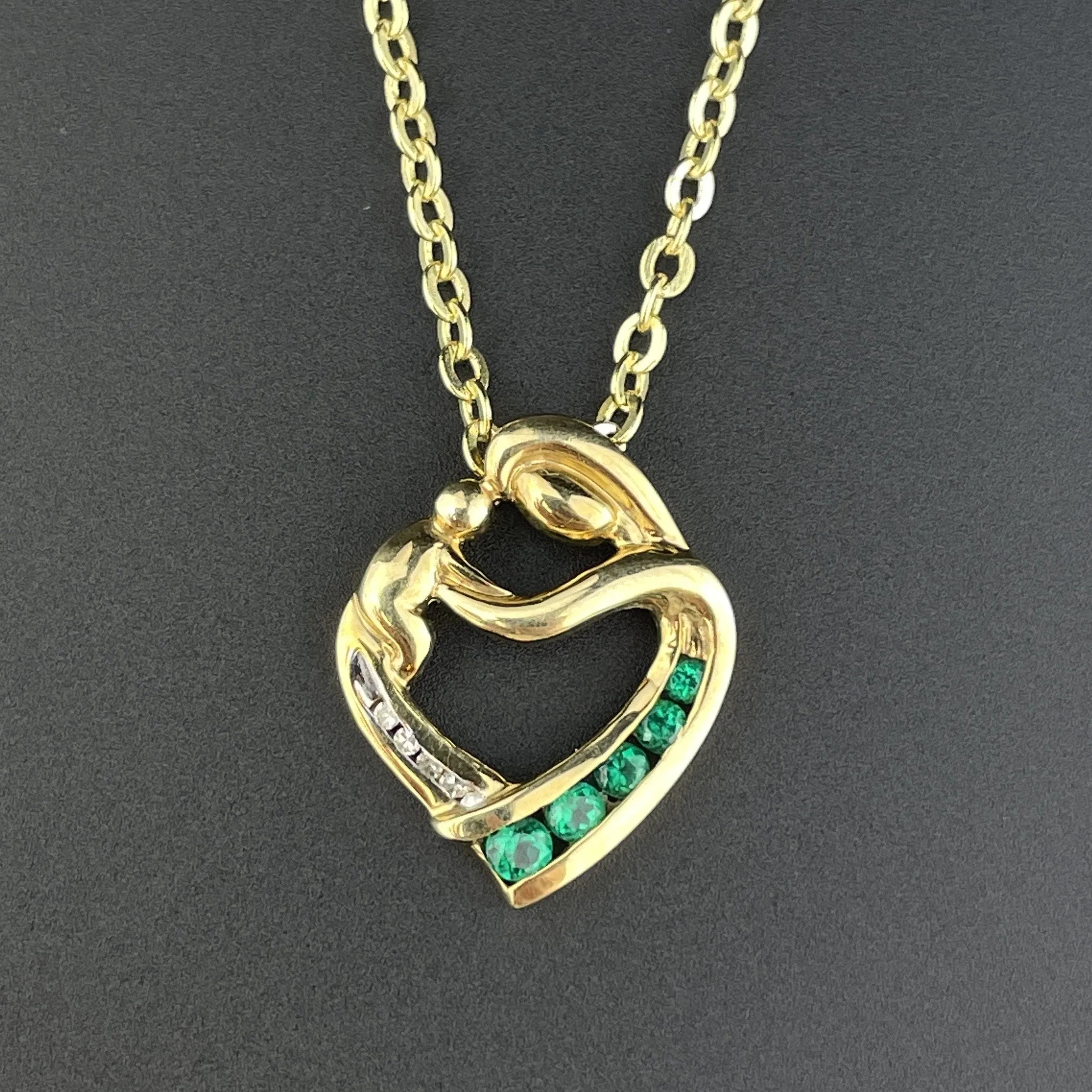 Vintage 10K Gold Emerald Diamond Heart Pendant Necklace