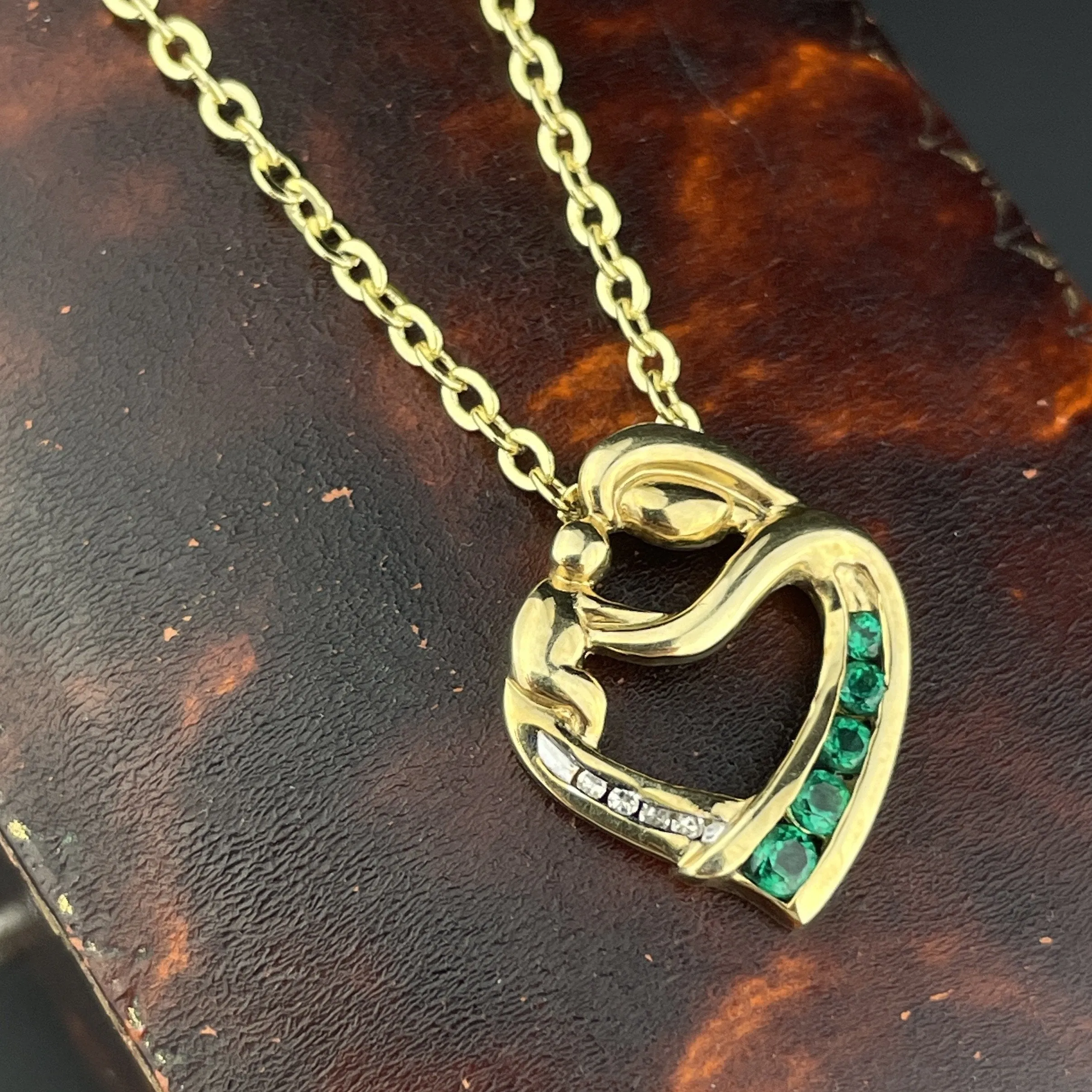 Vintage 10K Gold Emerald Diamond Heart Pendant Necklace